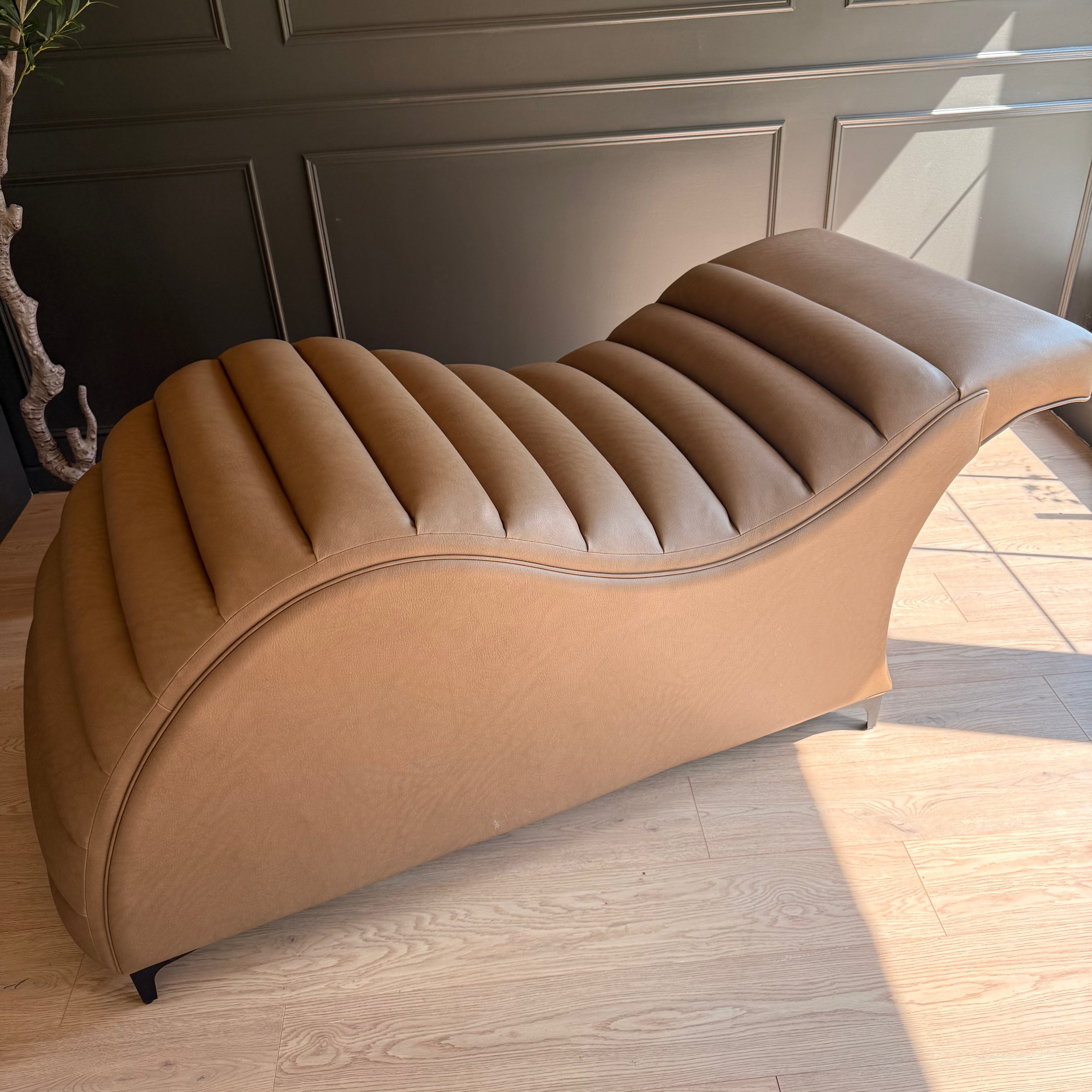 Ready to Ship - Edda Cloud® Ergonomic Salon Bed - Shade Cappuccino