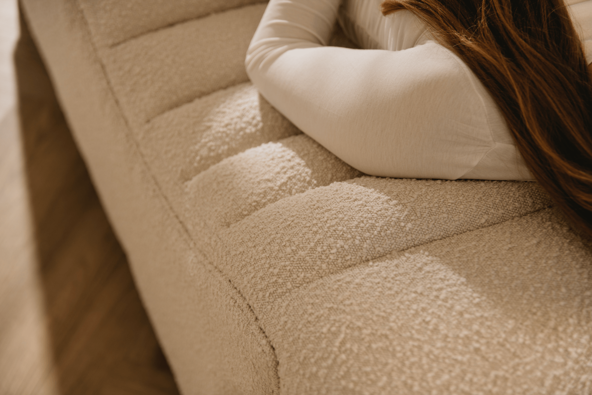 Edda Cloud® in Performaboucle - Plush + Oak